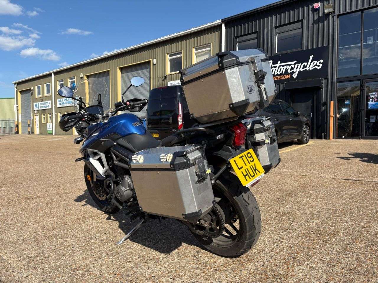 2019 TRIUMPH TIGER 800 2019 TRIUMPH TIGER 800