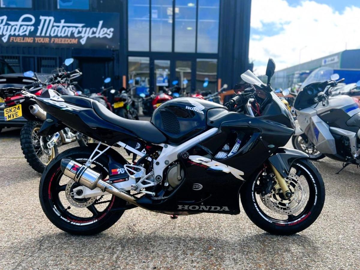 Check out this Honda Cbr600f 2005 Petrol Manual