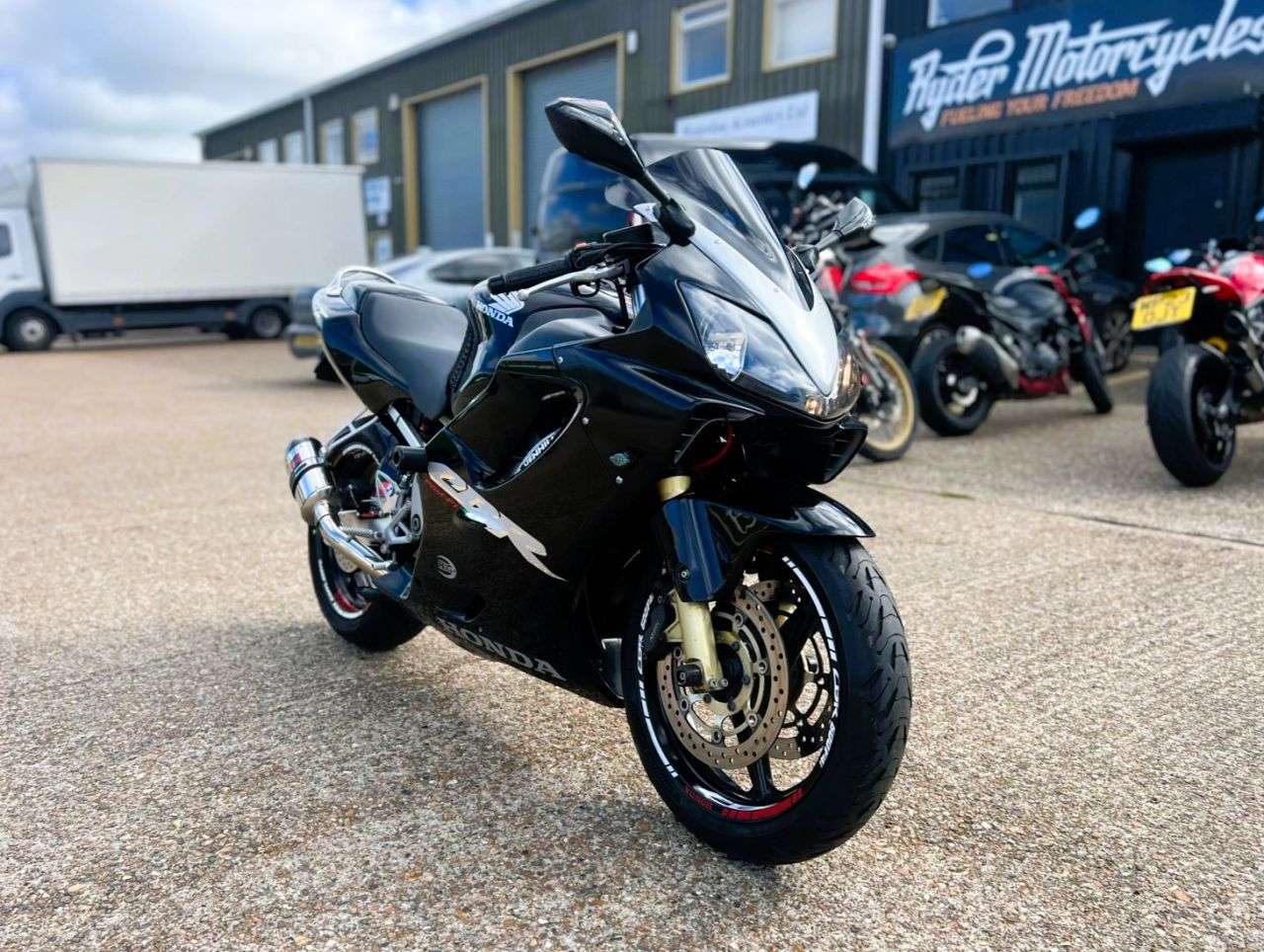 2005 HONDA CBR600F 2005 HONDA CBR600F