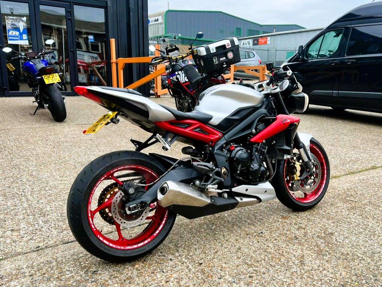 2015 TRIUMPH STREET TRIPLE 675 2015 TRIUMPH STREET TRIPLE 675