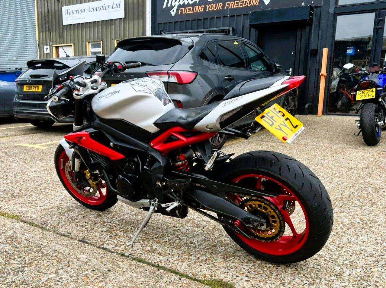 2015 TRIUMPH STREET TRIPLE 675 2015 TRIUMPH STREET TRIPLE 675