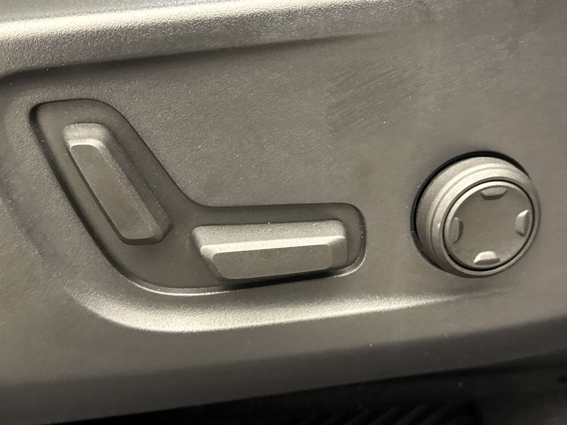 2022 VOLVO XC40 2022 VOLVO XC40