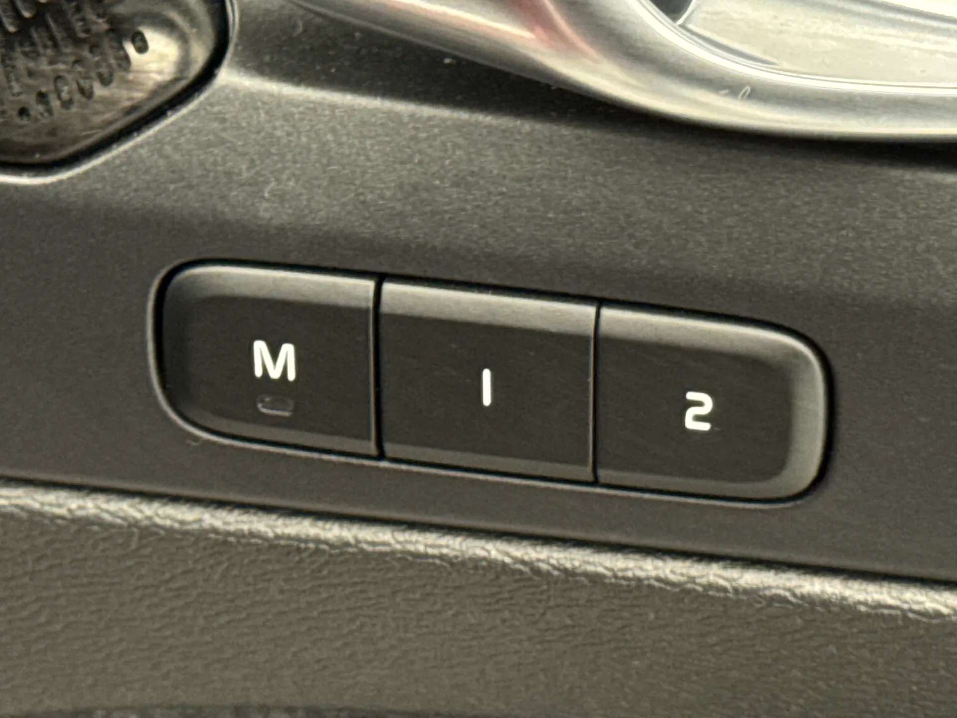 2022 VOLVO XC40 2022 VOLVO XC40