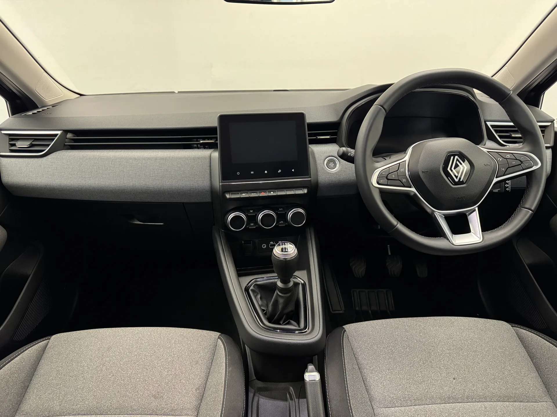 2024 RENAULT CLIO 2024 RENAULT CLIO