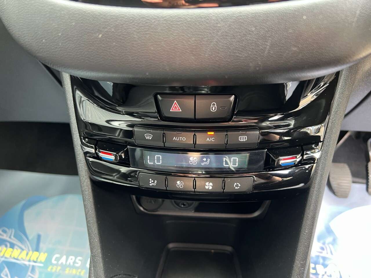 null PEUGEOT 208 null PEUGEOT 208