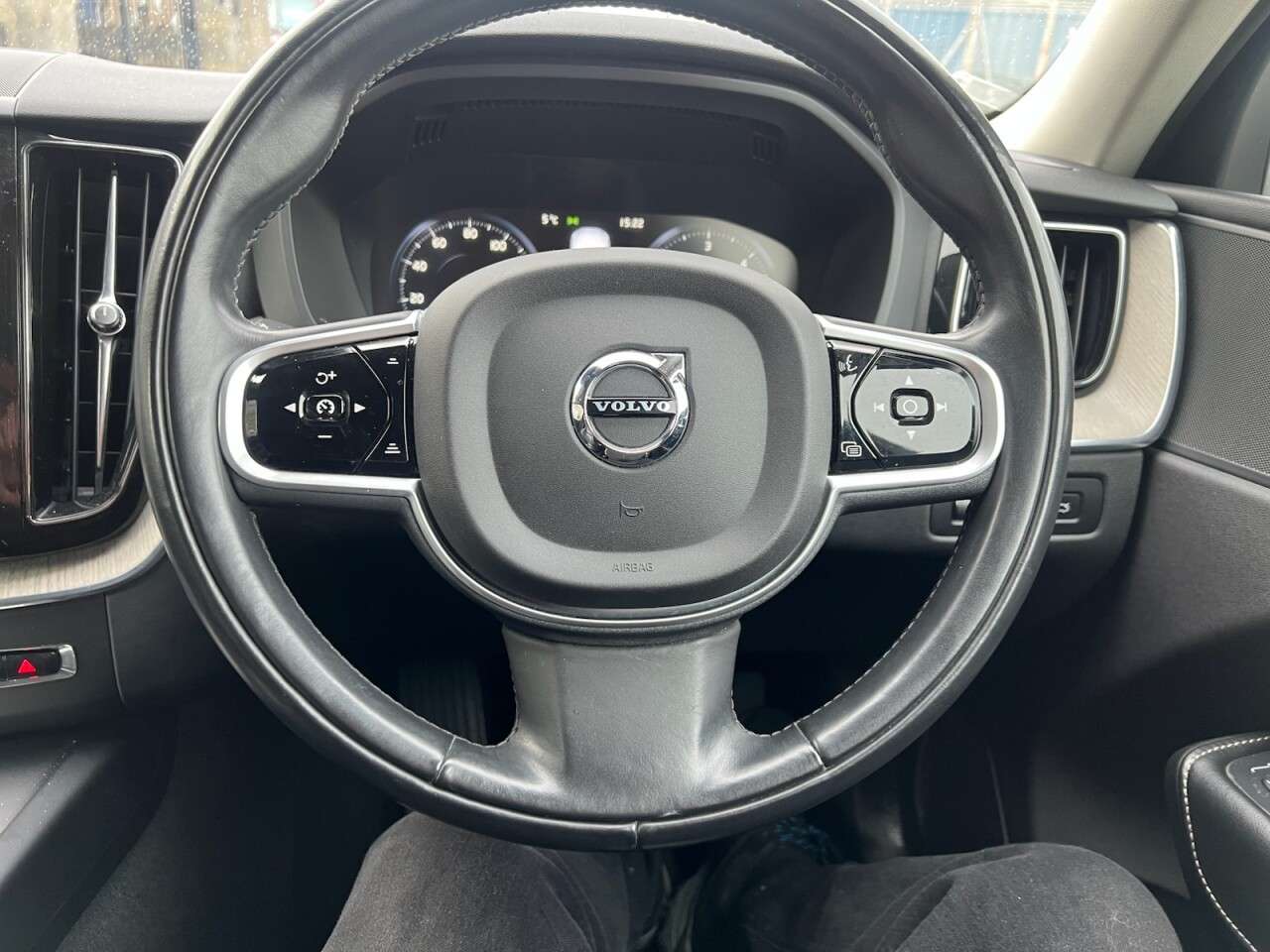 2017 VOLVO XC60 2017 VOLVO XC60