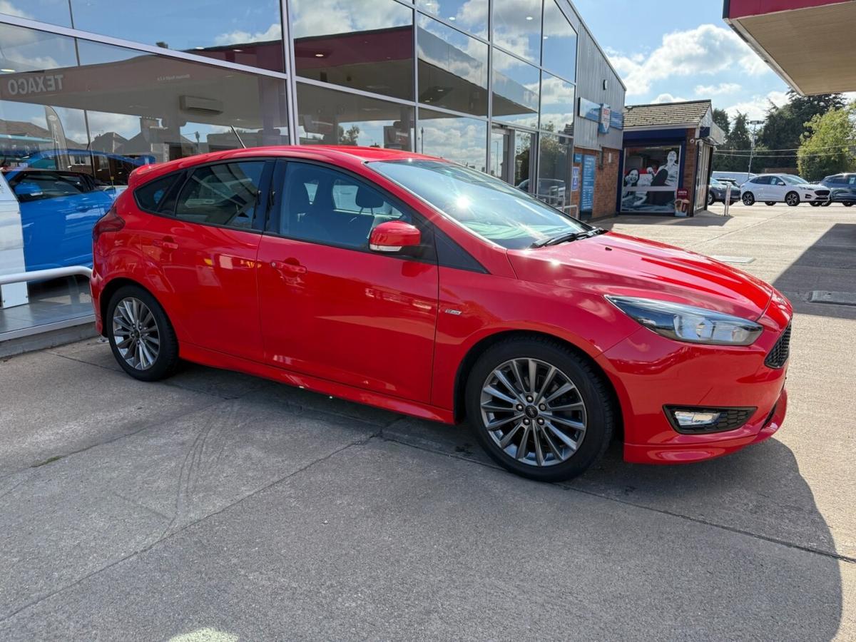 Check out this Ford Focus 2018 Petrol Manual