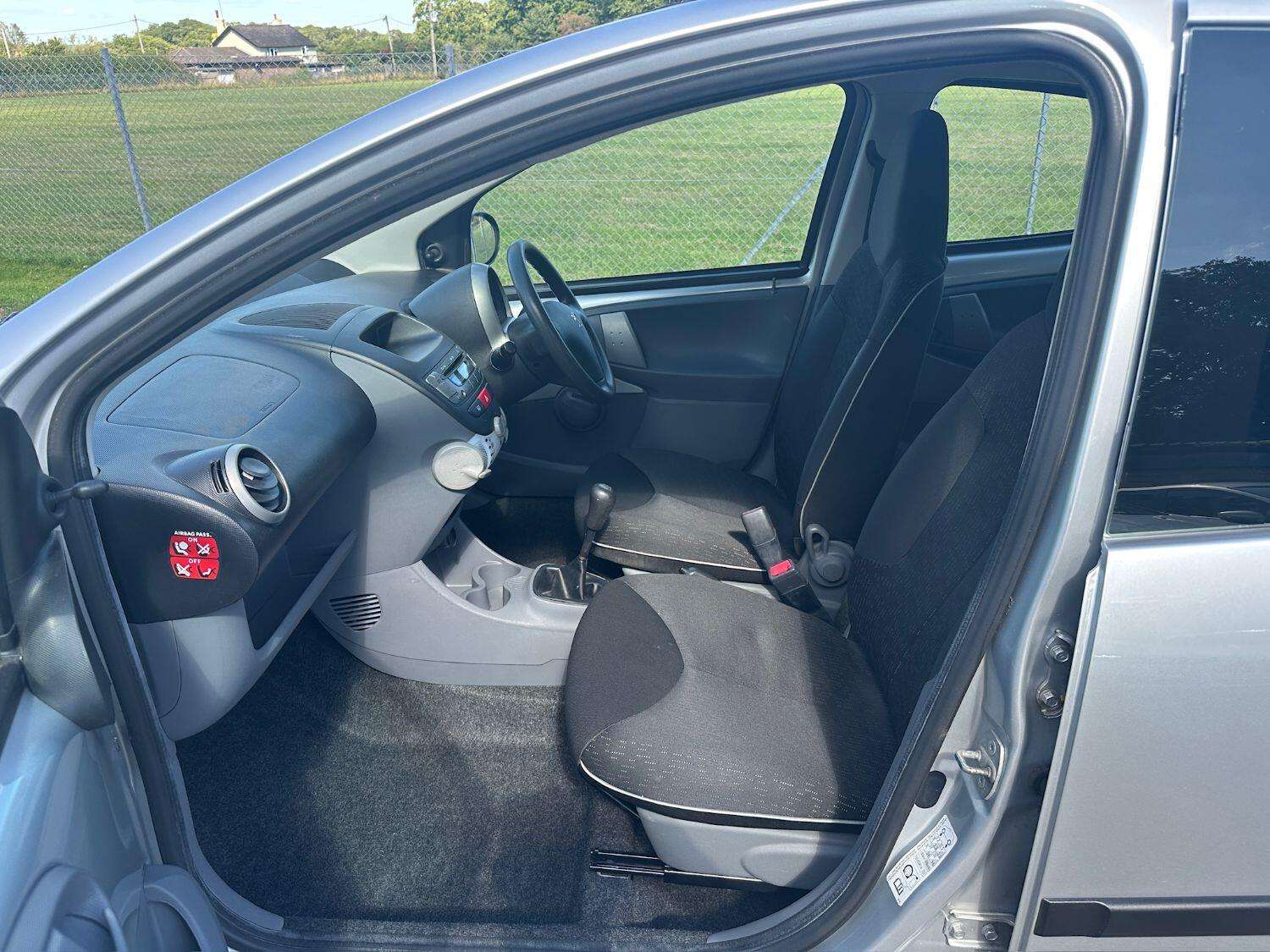 2011 PEUGEOT 107 2011 PEUGEOT 107