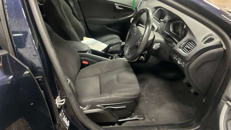 2015 VOLVO V40 2015 VOLVO V40