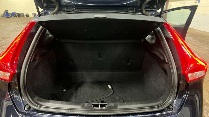 2015 VOLVO V40 2015 VOLVO V40