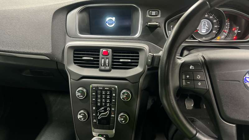 2015 VOLVO V40 2015 VOLVO V40