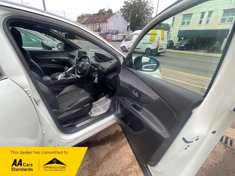 2018 PEUGEOT 3008 2018 PEUGEOT 3008