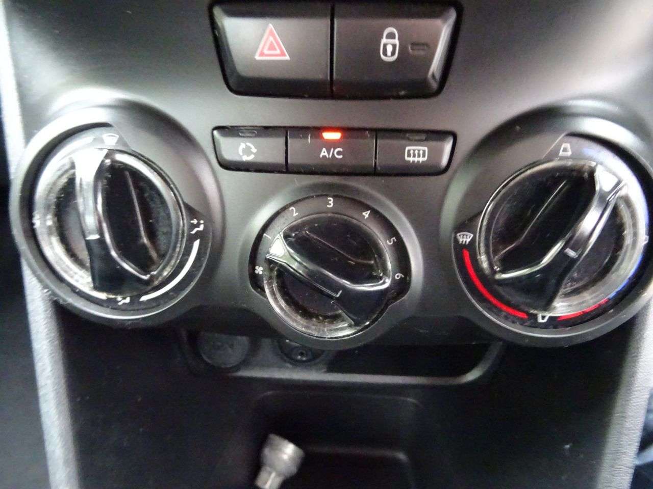 2017 PEUGEOT 208 2017 PEUGEOT 208