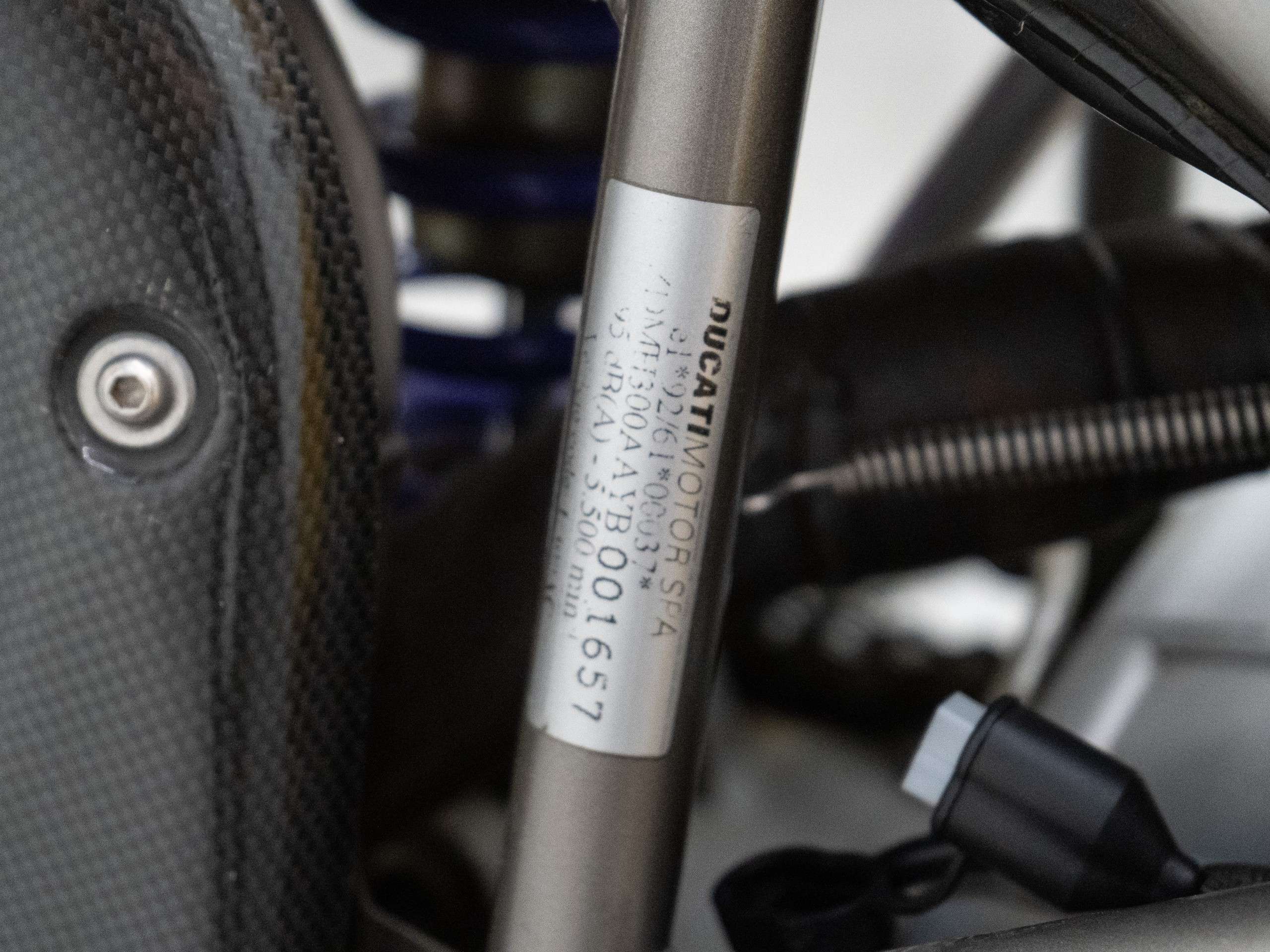 2000 DUCATI 748 2000 DUCATI 748