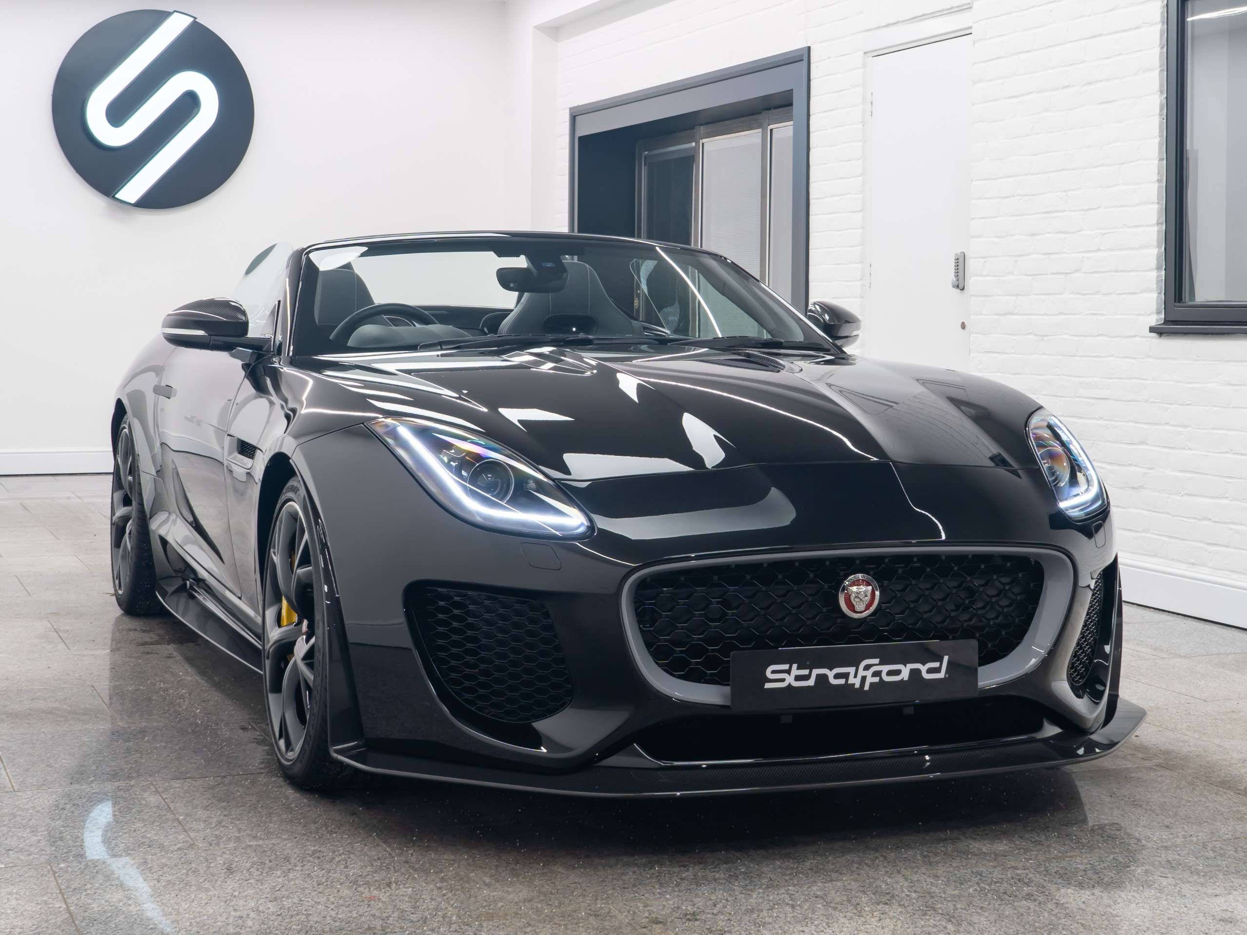 null JAGUAR F-TYPE null JAGUAR F-TYPE