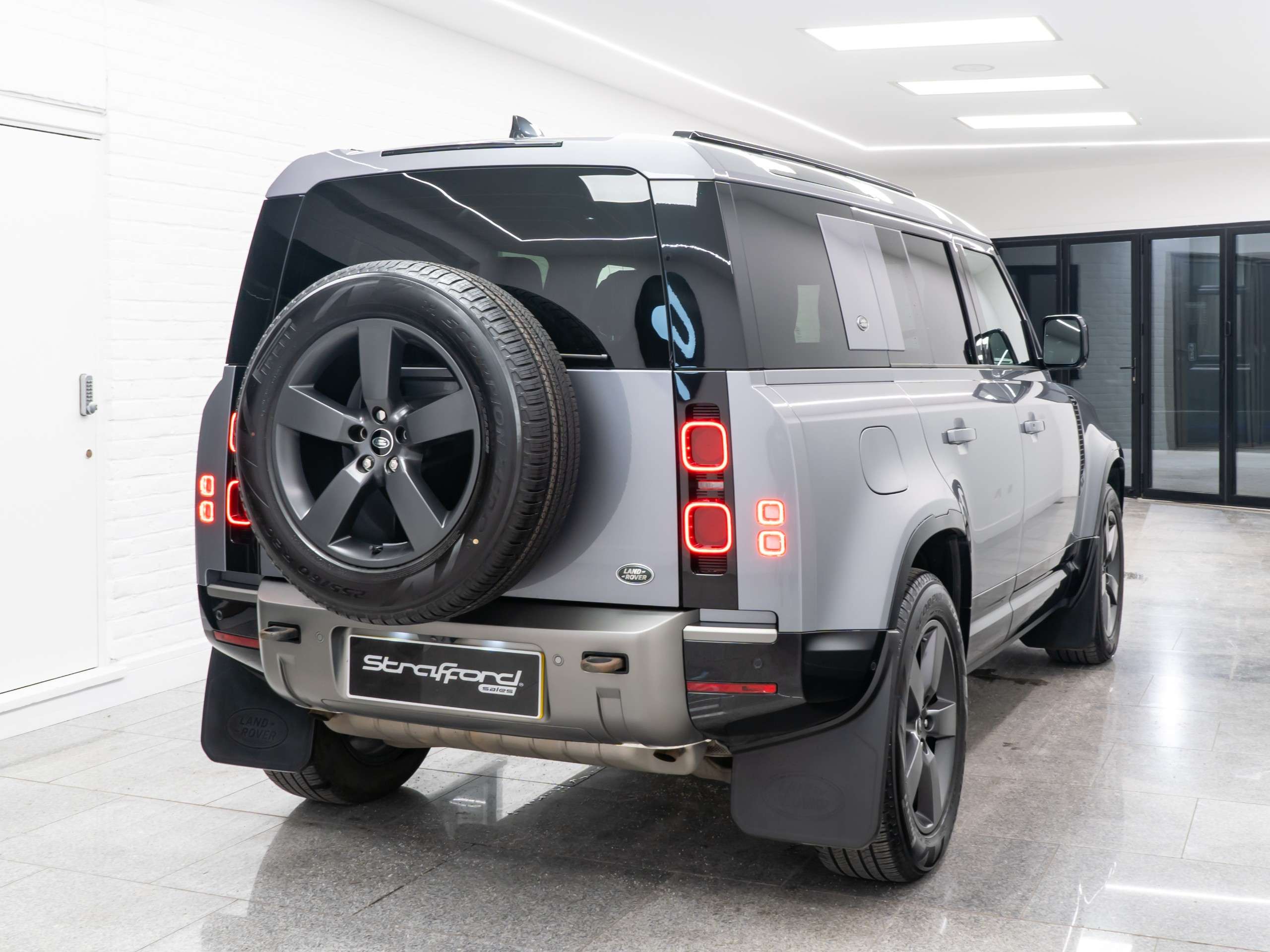 2022 LAND ROVER DEFENDER 110 2022 LAND ROVER DEFENDER 110