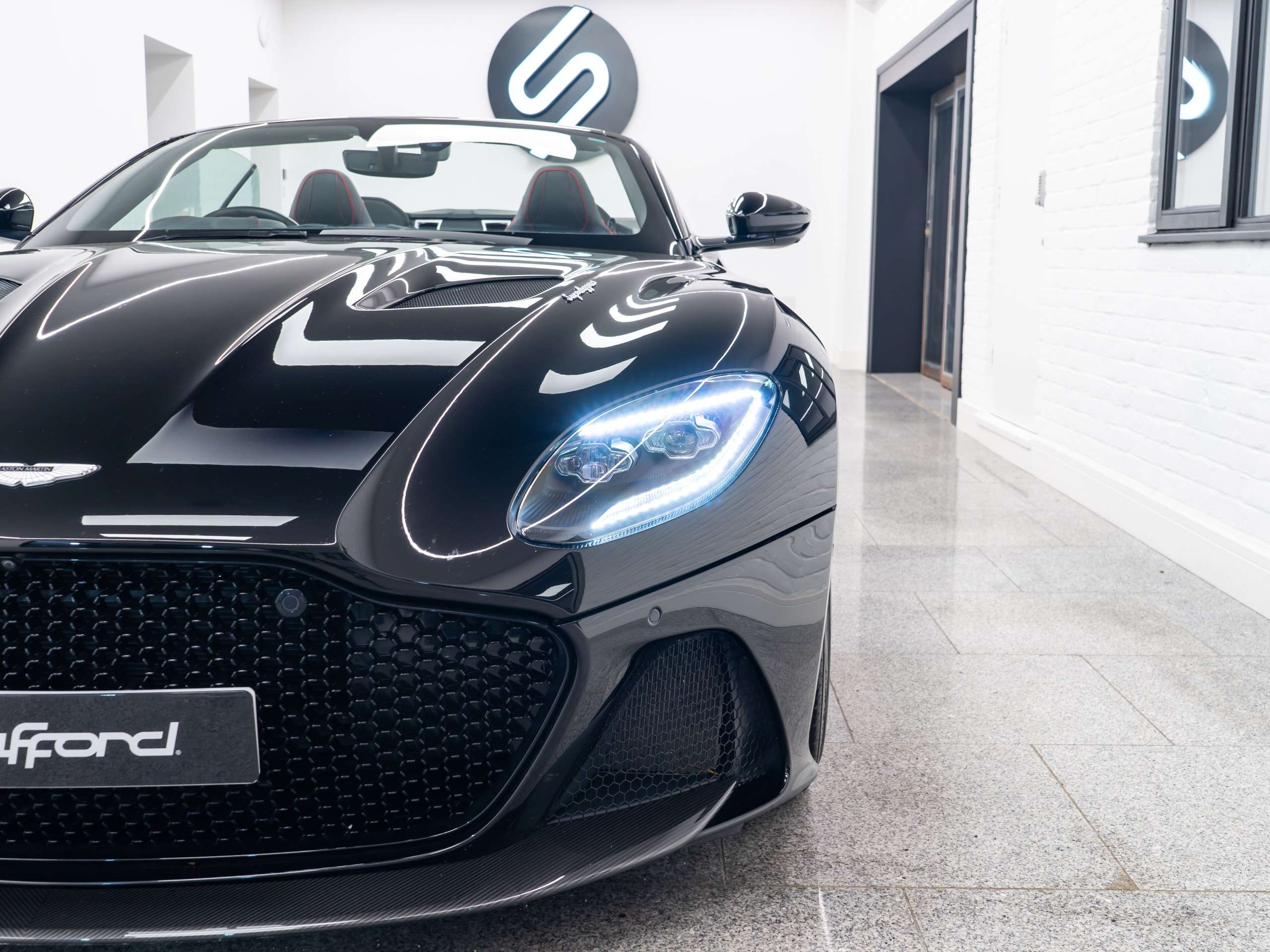 2019 ASTON MARTIN DBS 2019 ASTON MARTIN DBS