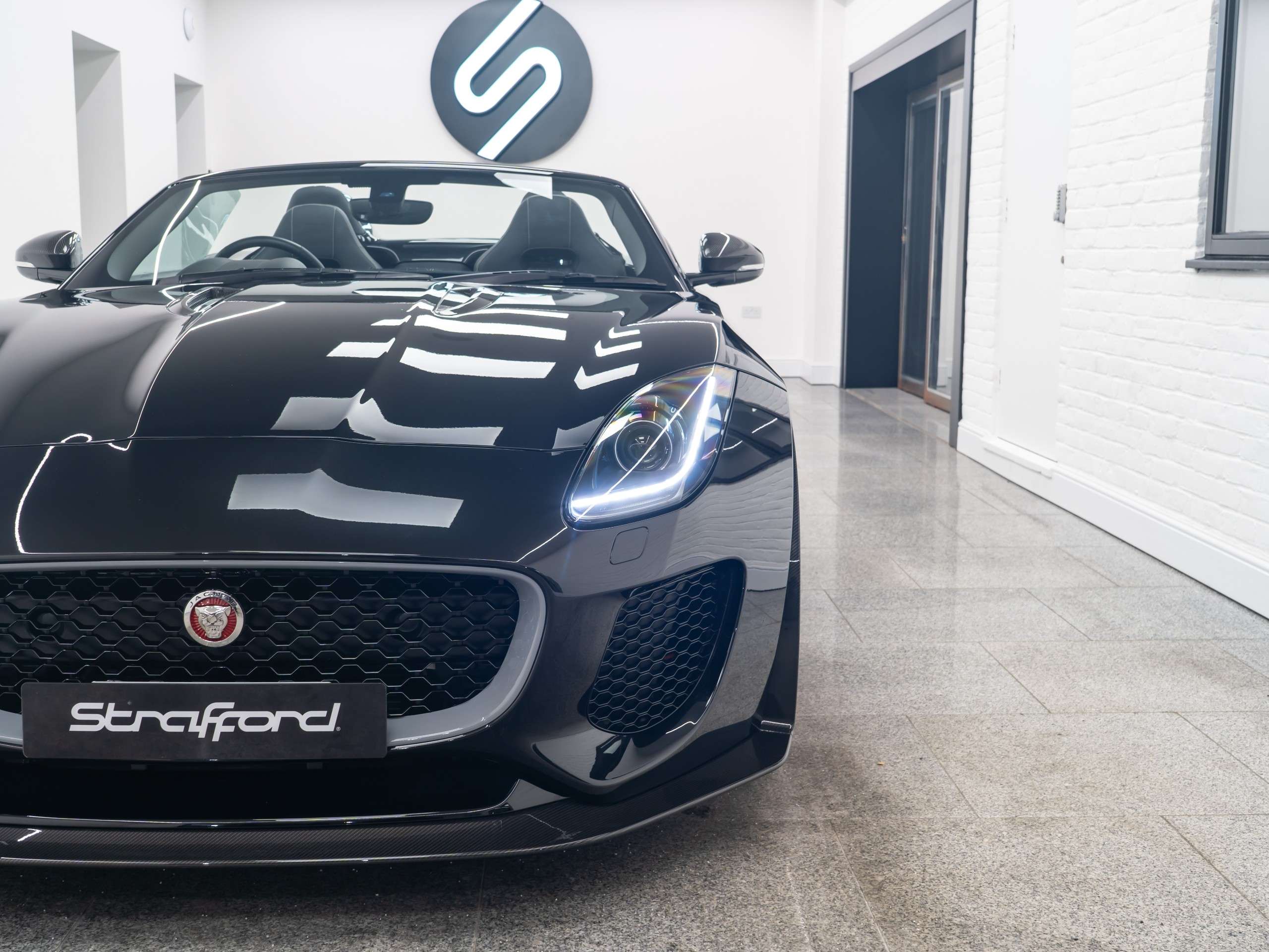 null JAGUAR F-TYPE null JAGUAR F-TYPE