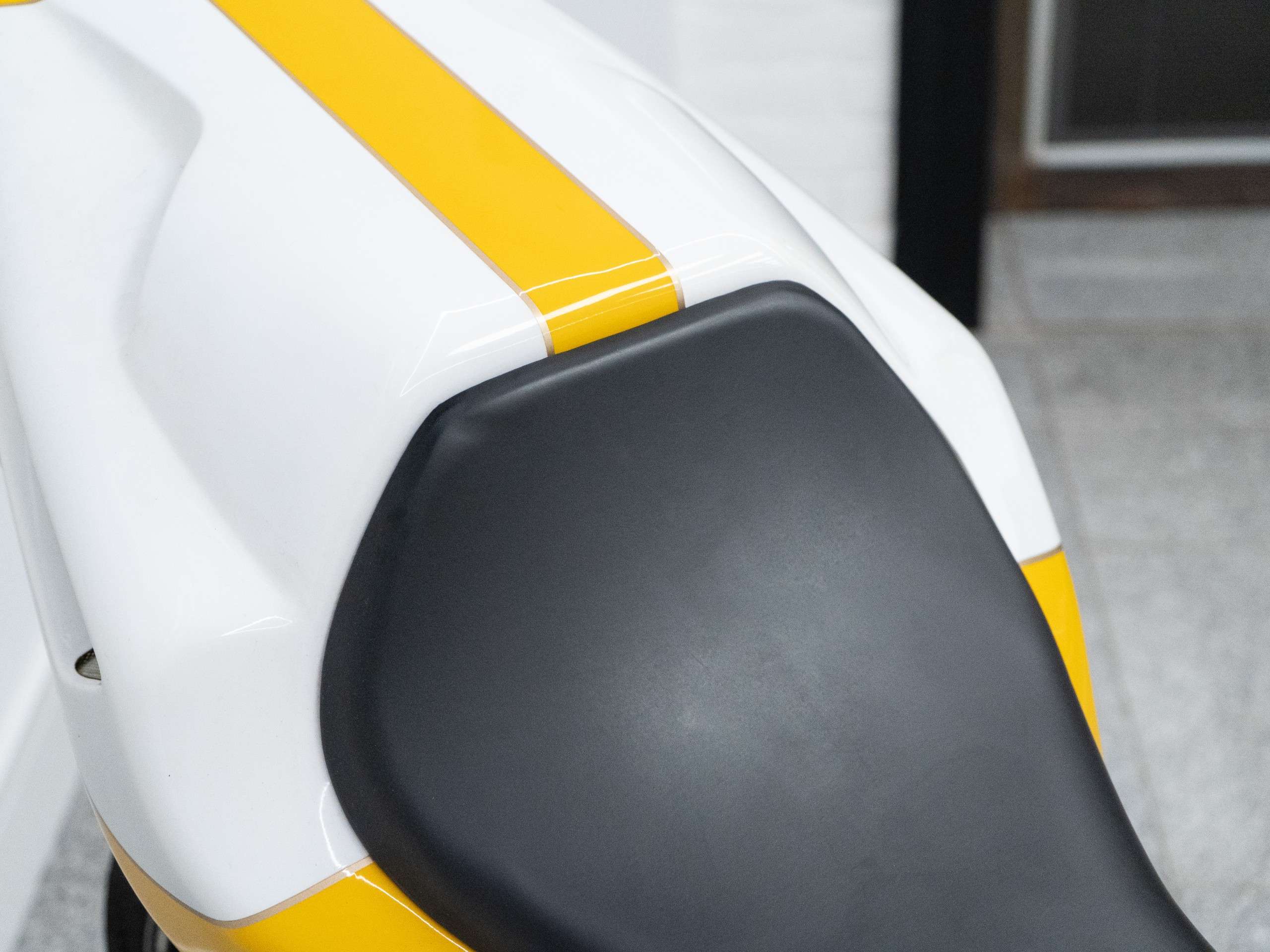 2000 DUCATI 748 2000 DUCATI 748