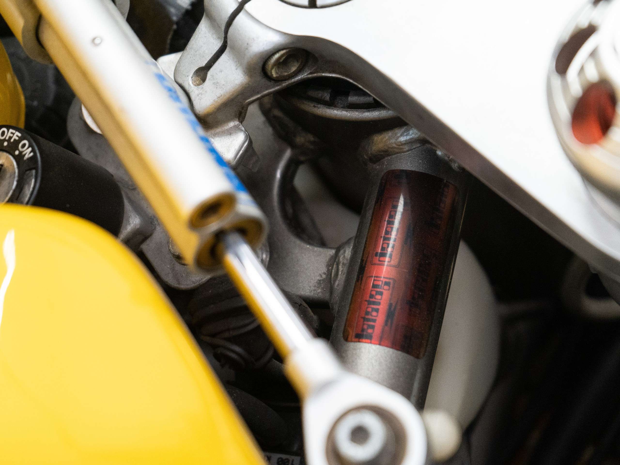 2000 DUCATI 748 2000 DUCATI 748