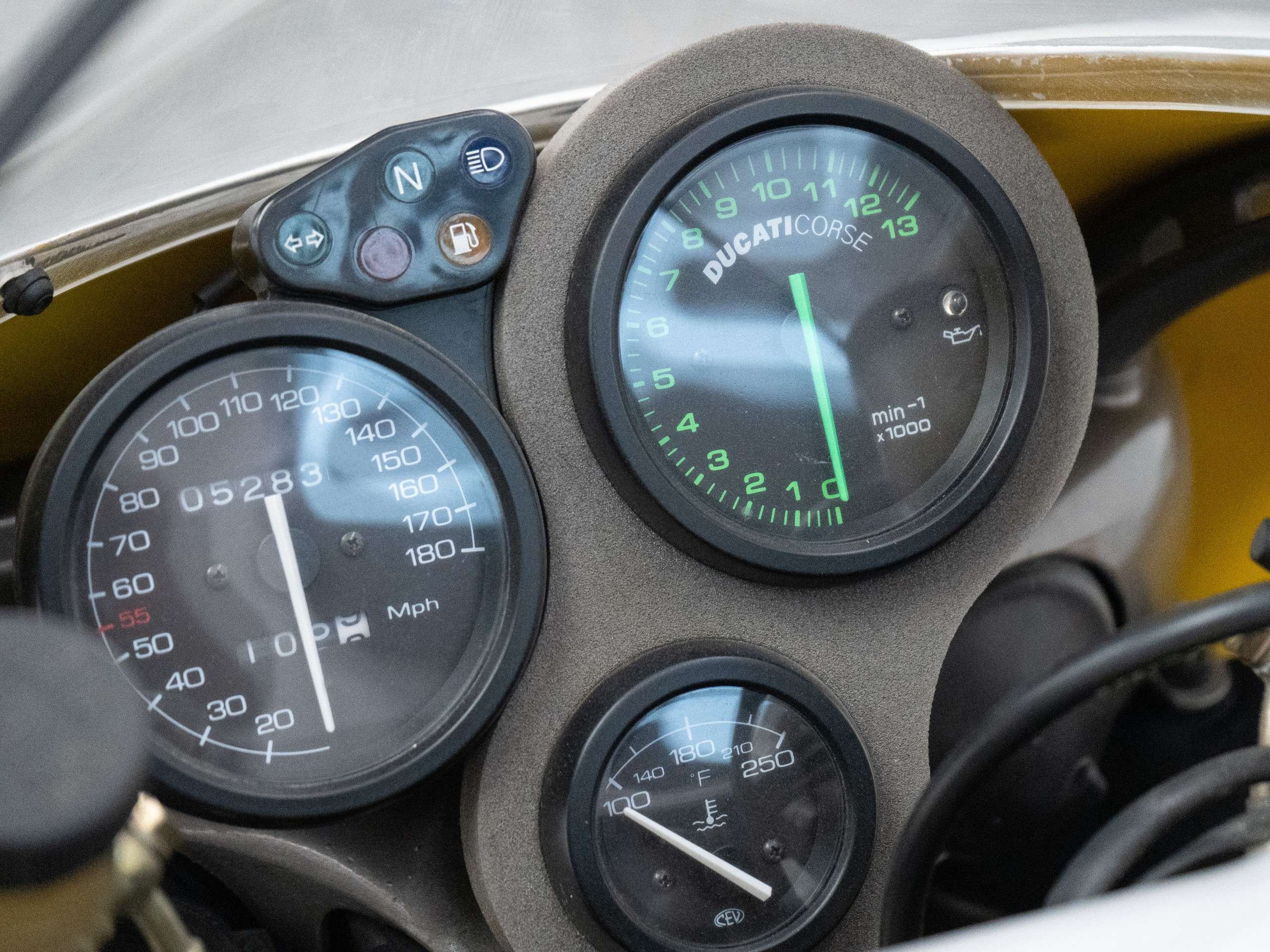 2000 DUCATI 748 2000 DUCATI 748