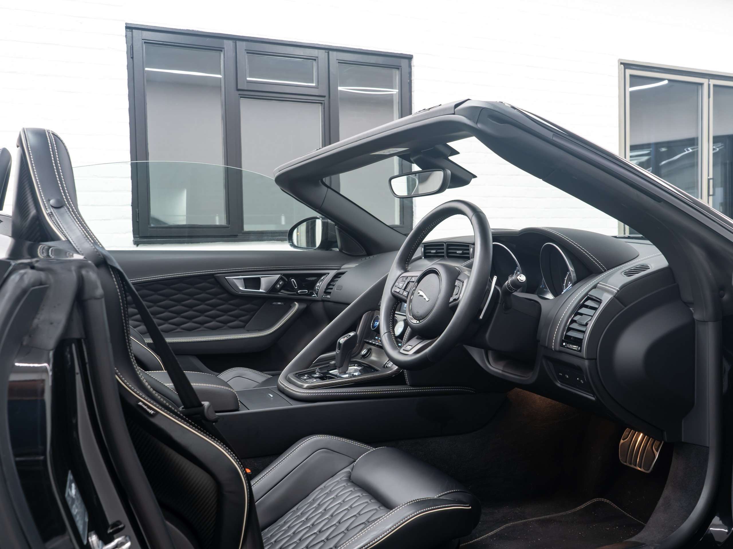 null JAGUAR F-TYPE null JAGUAR F-TYPE