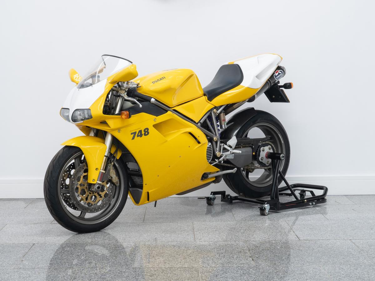 Check out this Ducati 748 2000 Petrol Manual