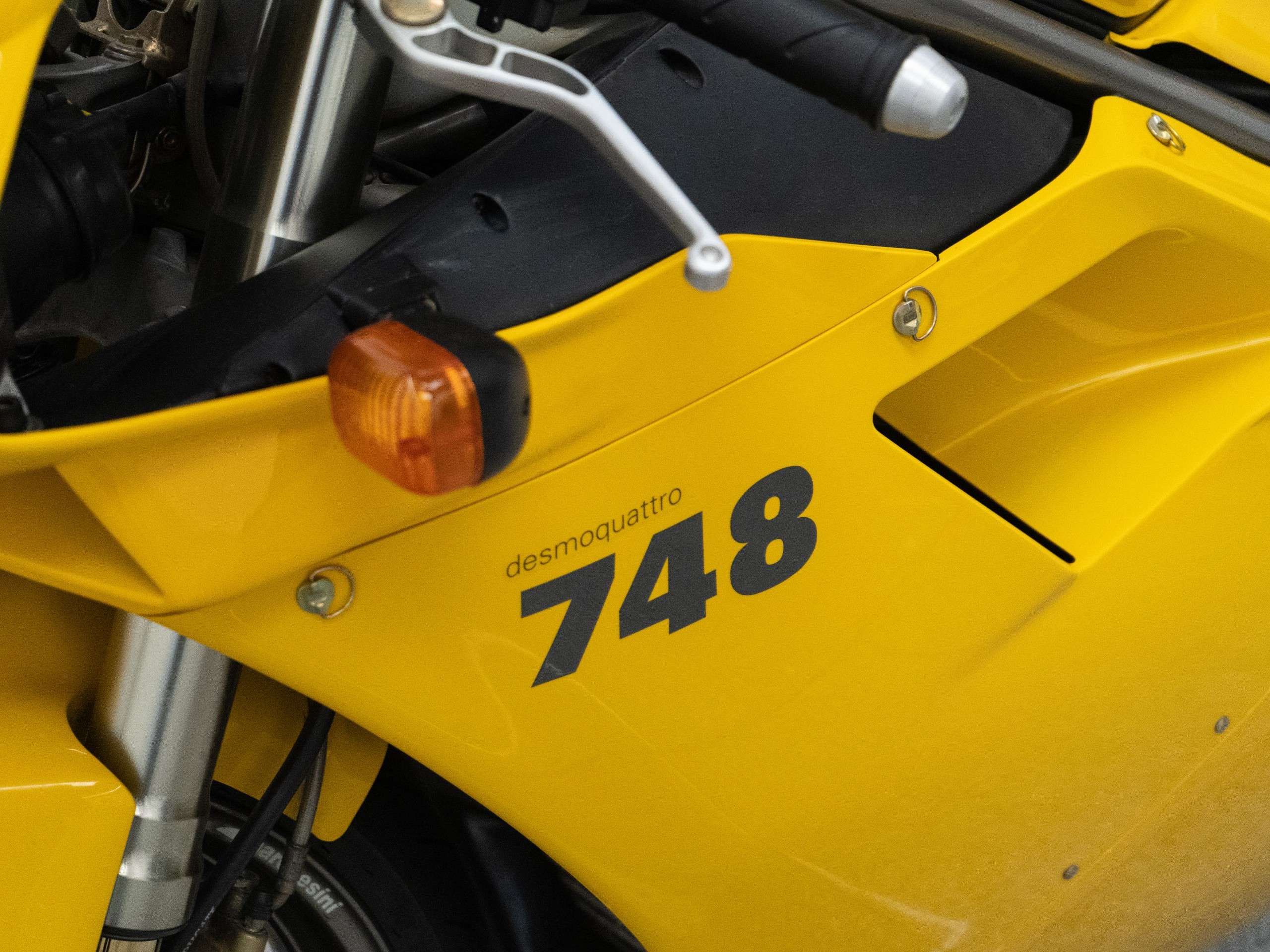 2000 DUCATI 748 2000 DUCATI 748