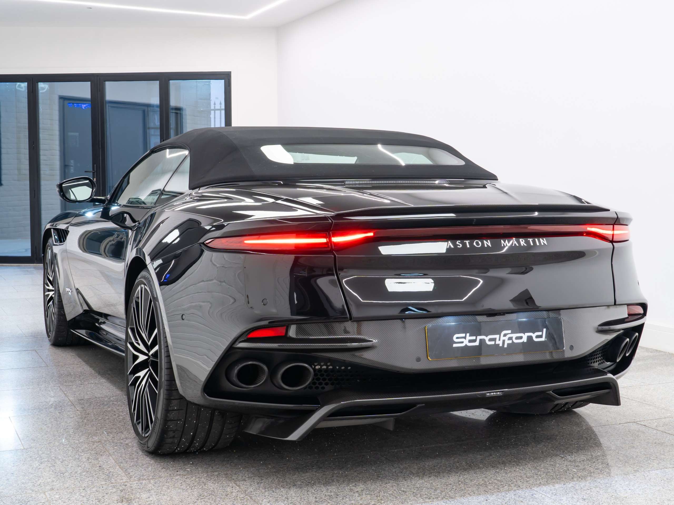 2019 ASTON MARTIN DBS 2019 ASTON MARTIN DBS