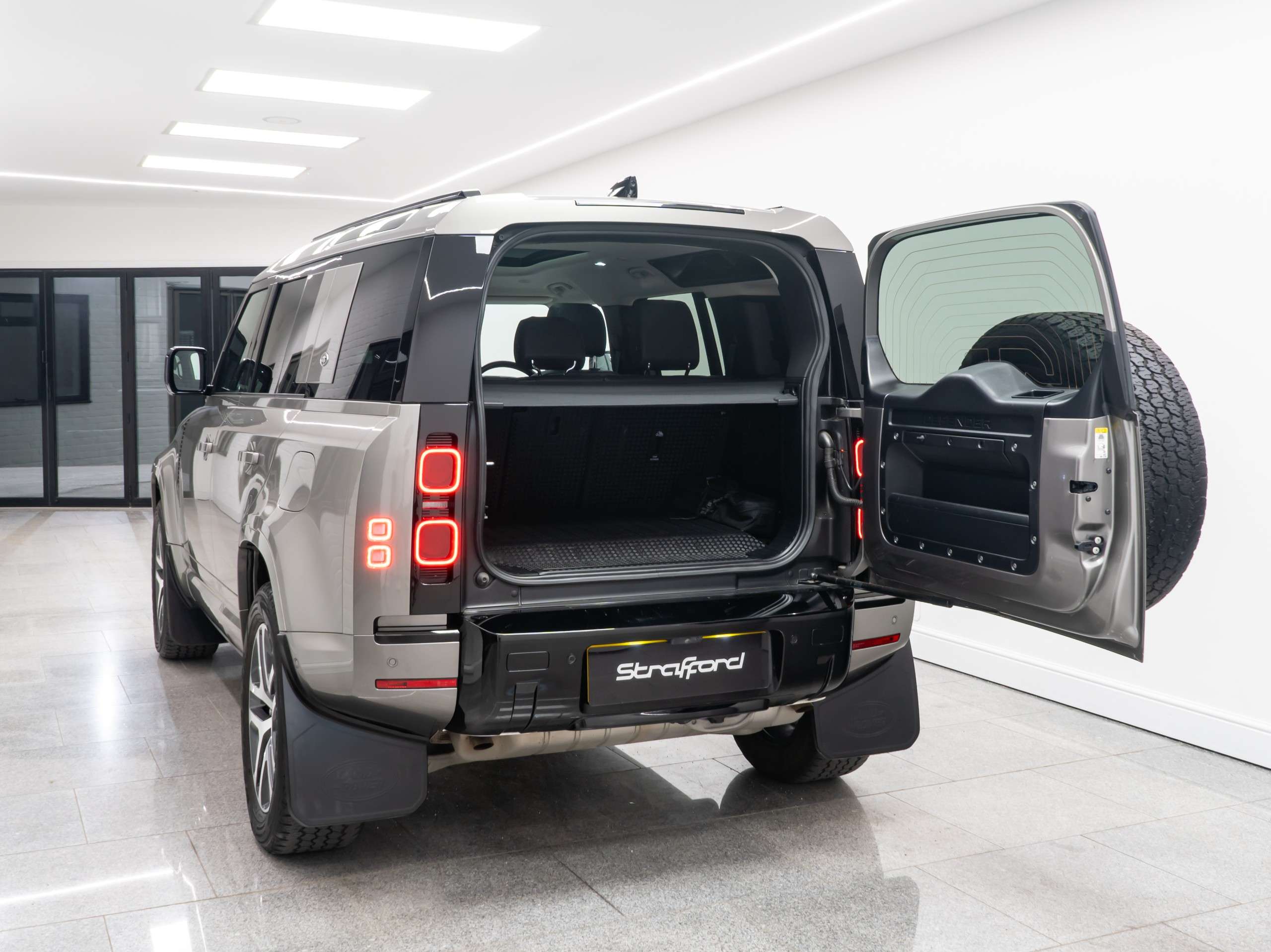 2022 LAND ROVER DEFENDER 110 2022 LAND ROVER DEFENDER 110