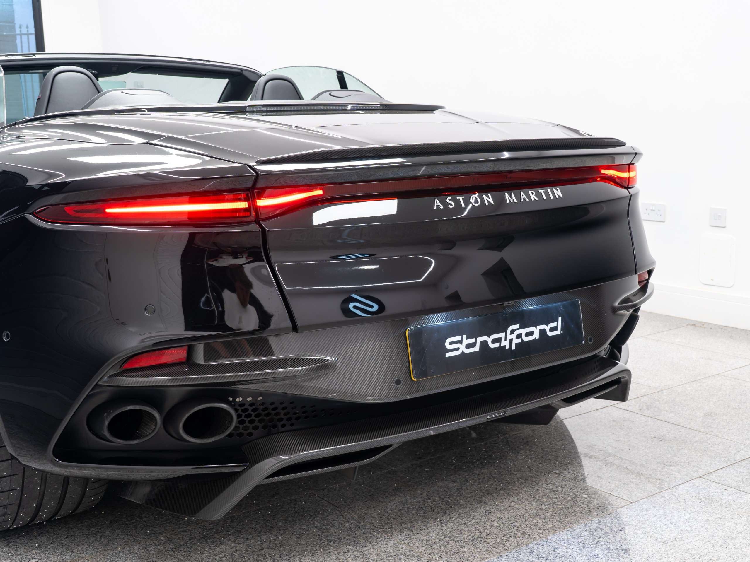 2019 ASTON MARTIN DBS 2019 ASTON MARTIN DBS