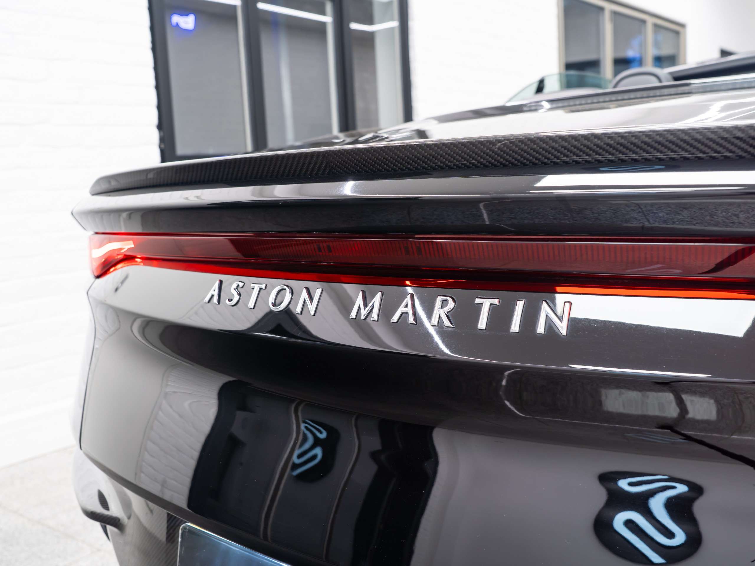 2019 ASTON MARTIN DBS 2019 ASTON MARTIN DBS