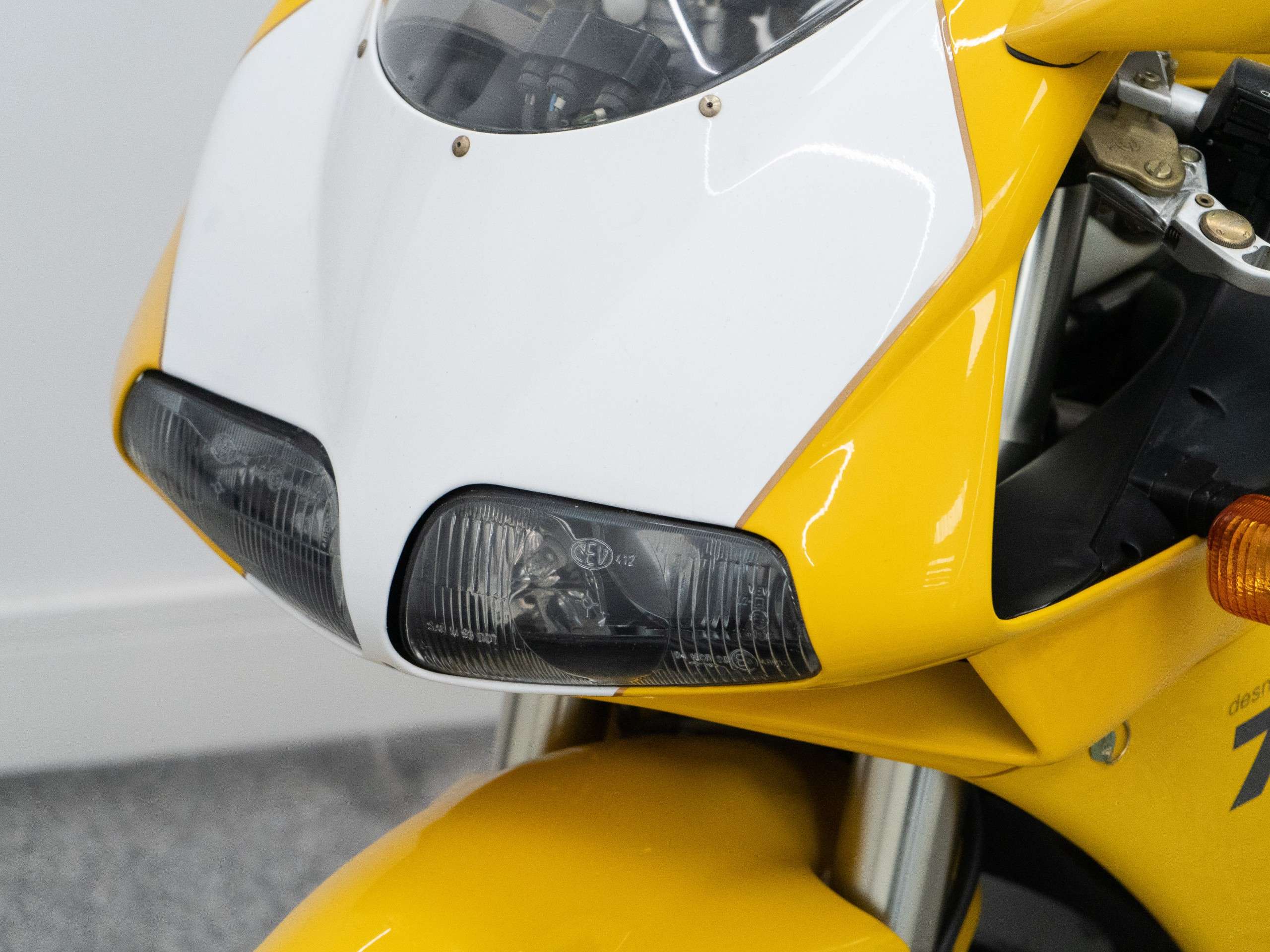 2000 DUCATI 748 2000 DUCATI 748