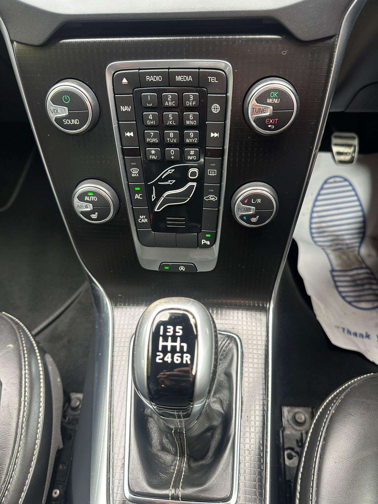 2016 VOLVO V40 2016 VOLVO V40