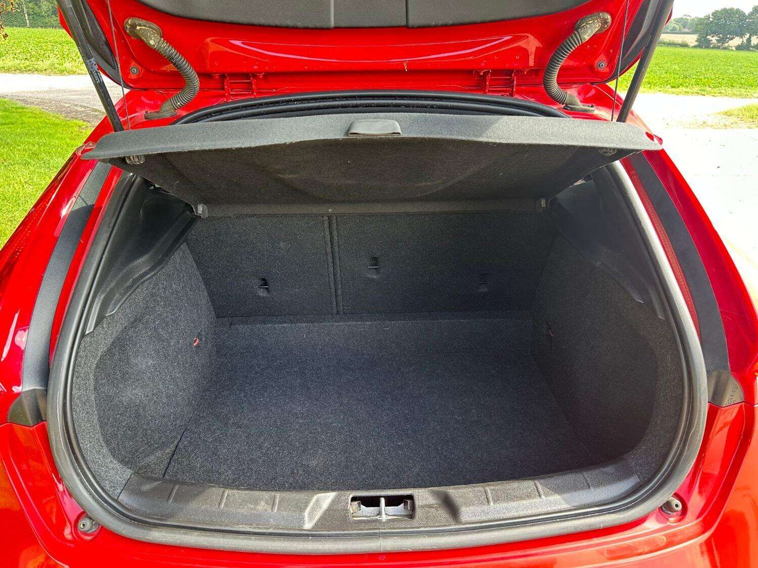 2016 VOLVO V40 2016 VOLVO V40