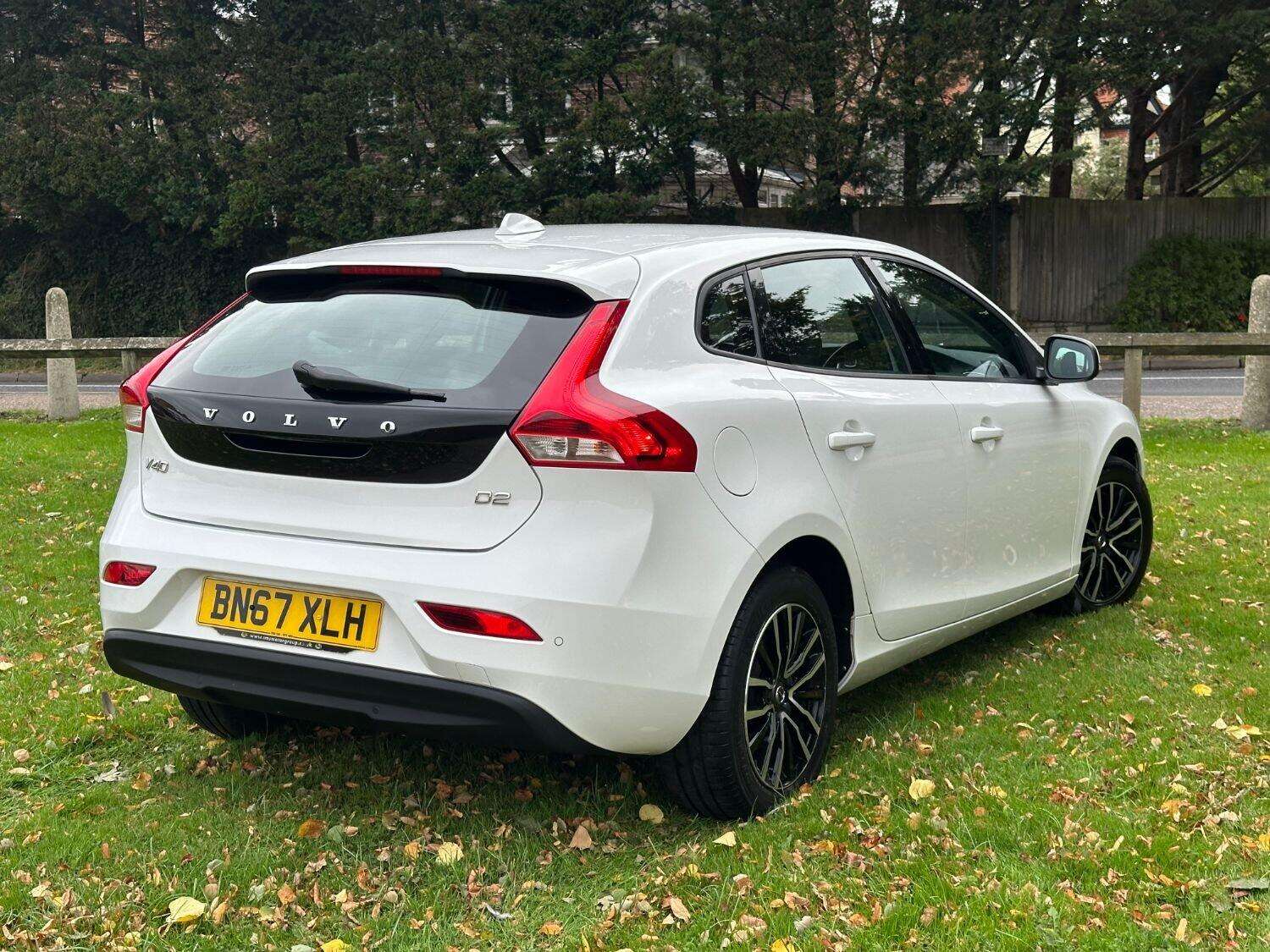 2017 VOLVO V40 2017 VOLVO V40