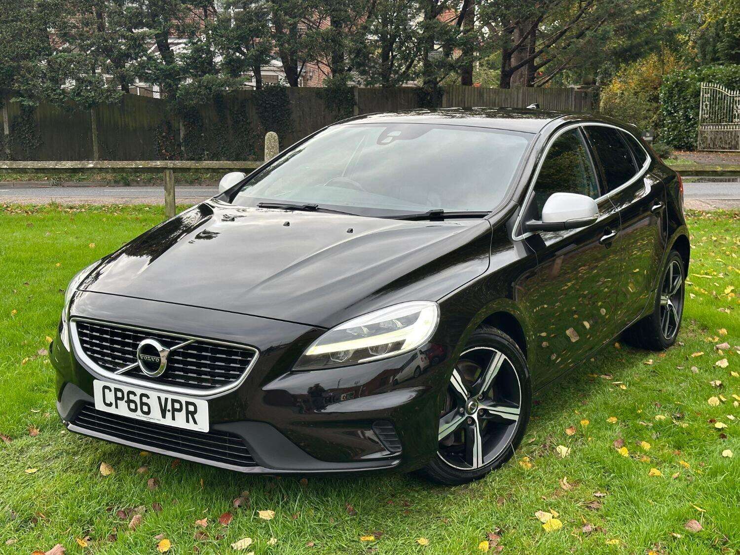 2017 VOLVO V40 2017 VOLVO V40
