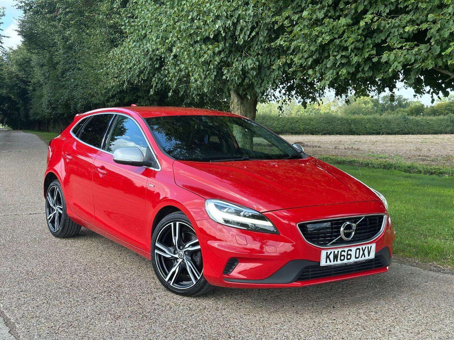 2016 VOLVO V40 2016 VOLVO V40