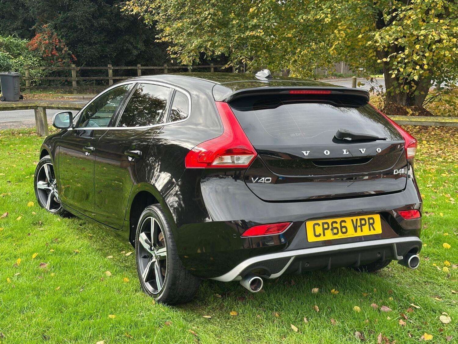 2017 VOLVO V40 2017 VOLVO V40