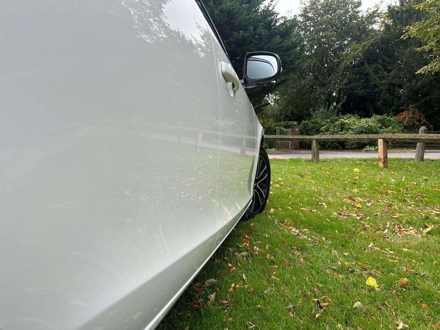 2017 VOLVO V40 2017 VOLVO V40