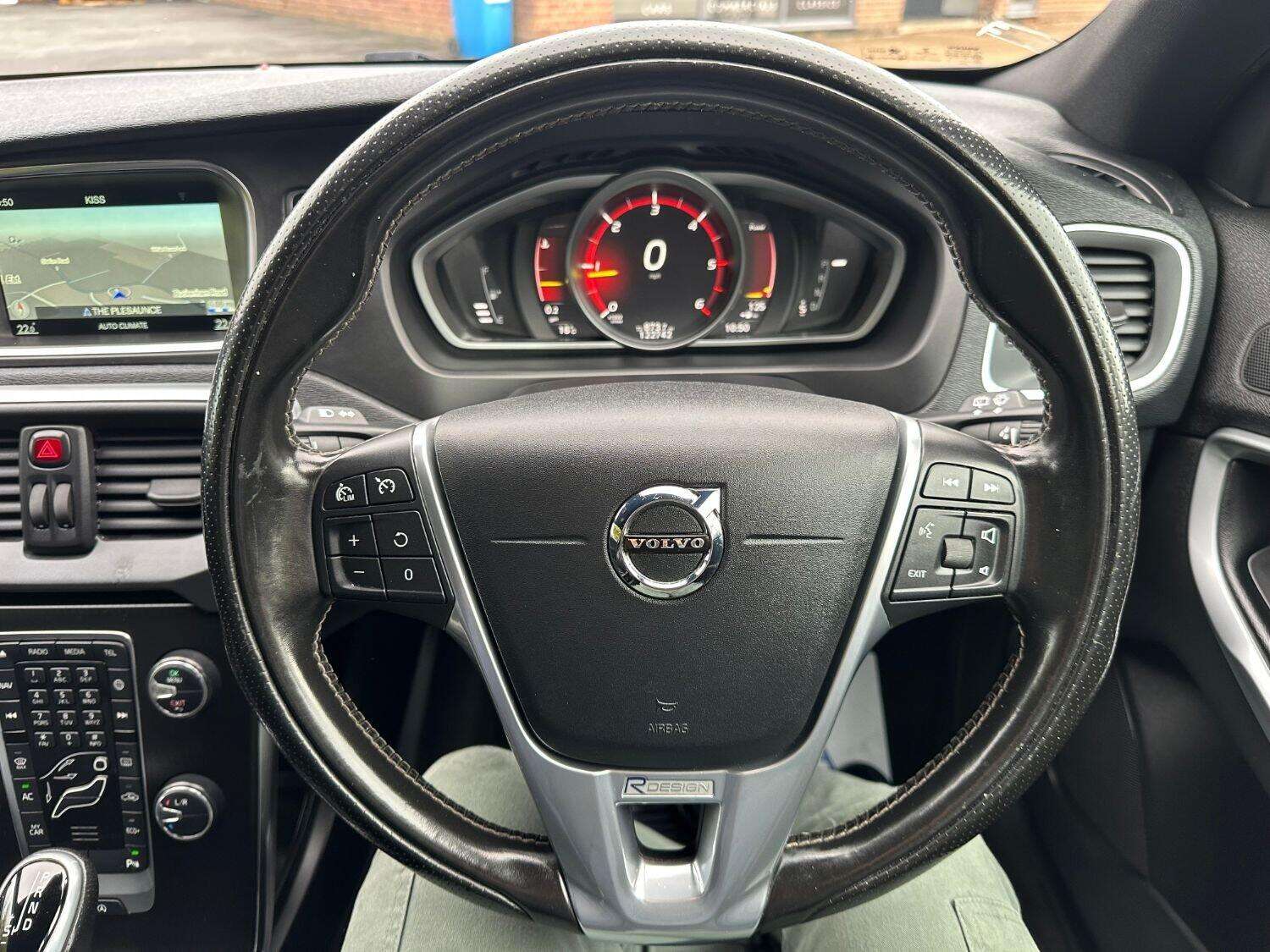 2017 VOLVO V40 2017 VOLVO V40