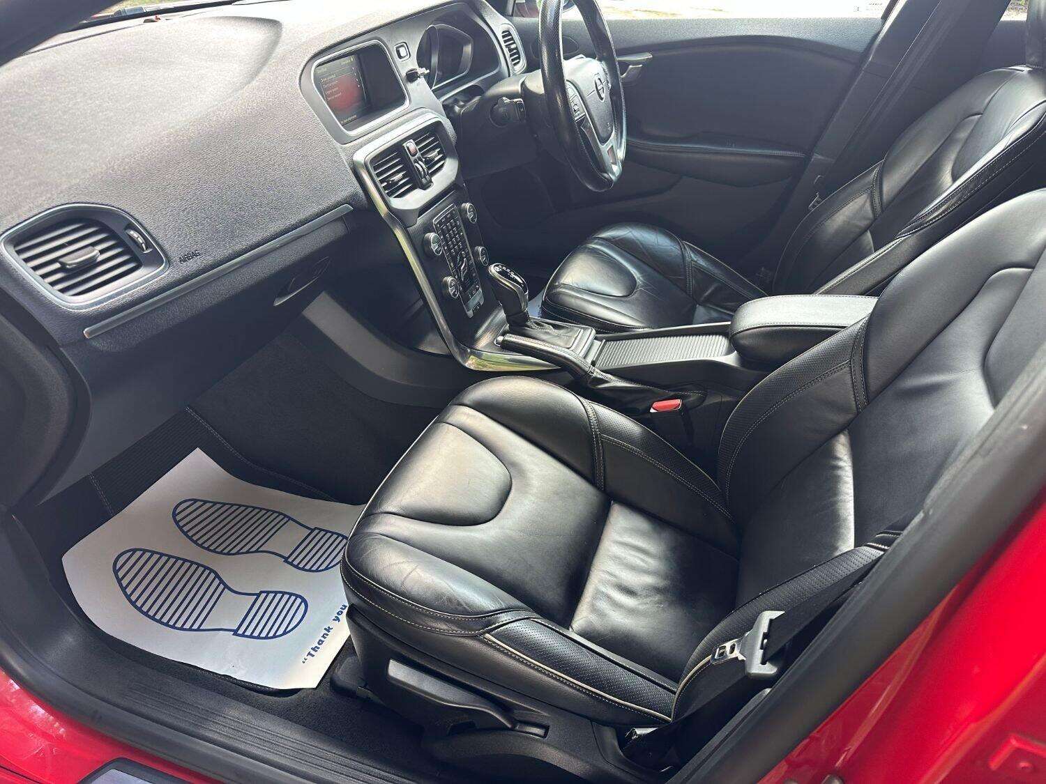 2016 VOLVO V40 2016 VOLVO V40