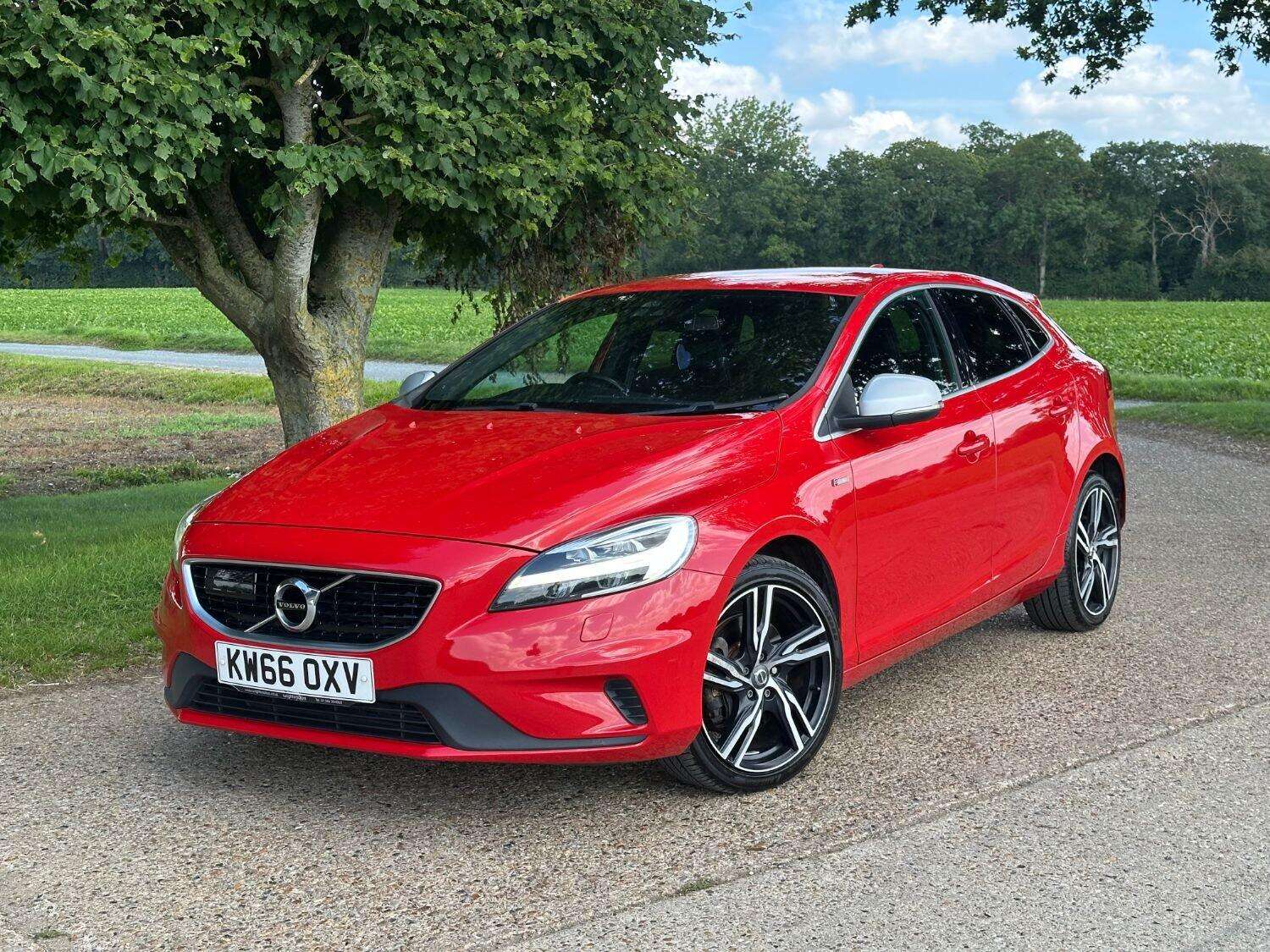 2016 VOLVO V40 2016 VOLVO V40