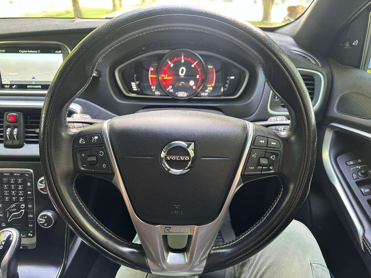 2016 VOLVO V40 2016 VOLVO V40