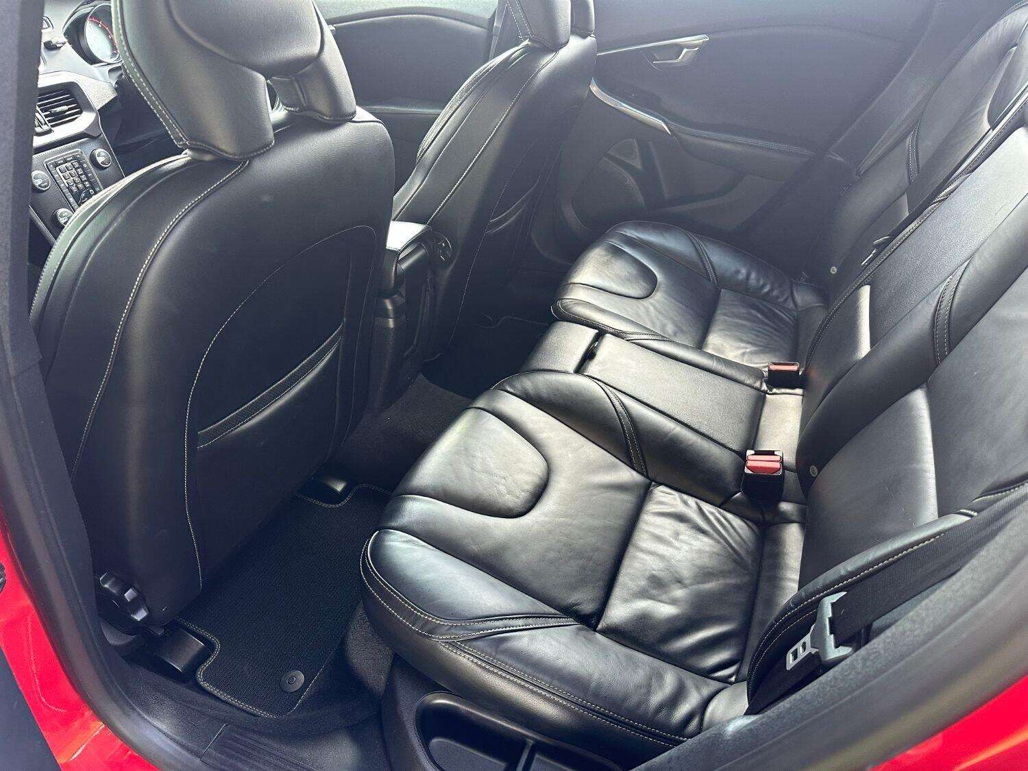 2016 VOLVO V40 2016 VOLVO V40