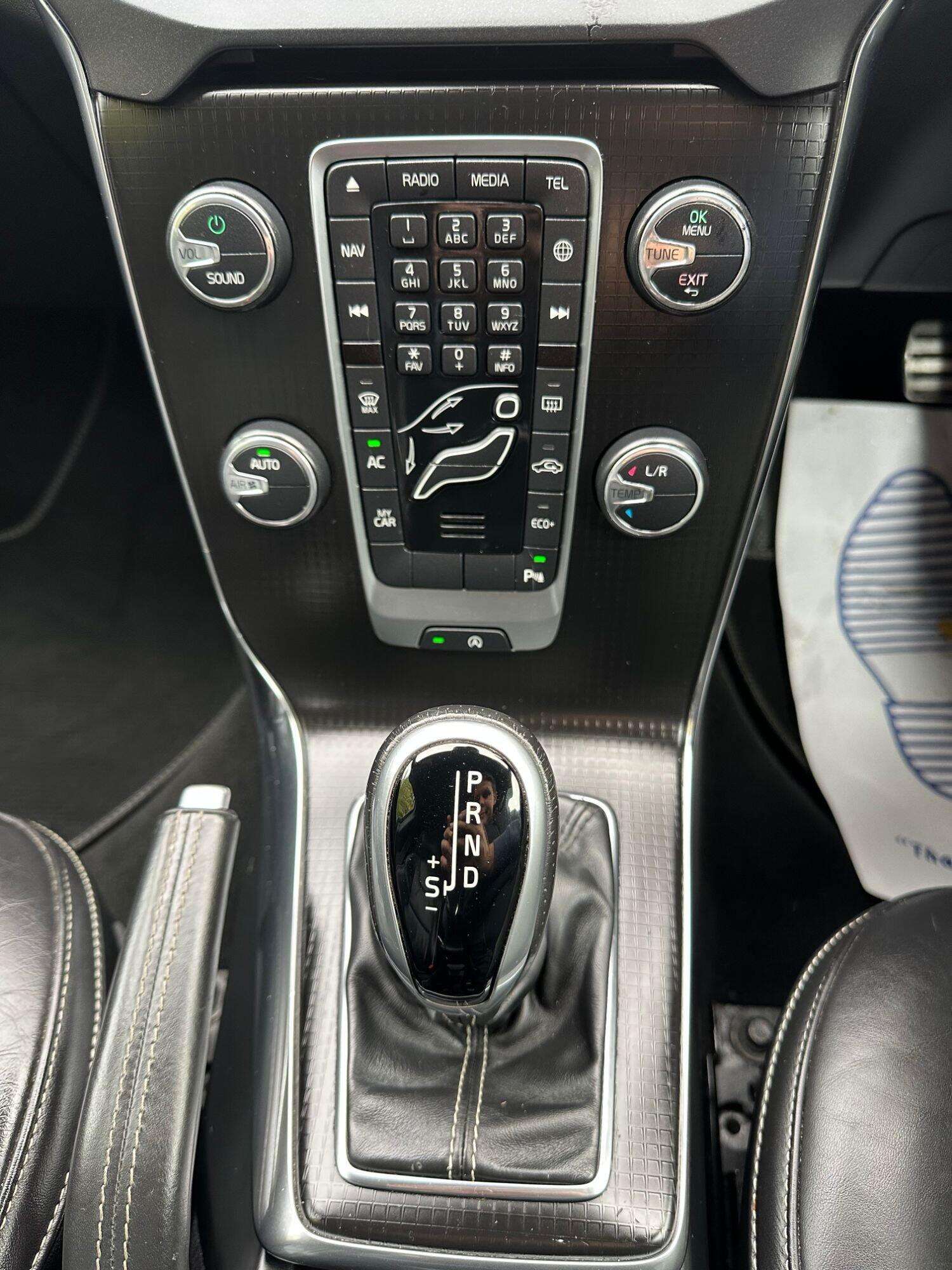 2017 VOLVO V40 2017 VOLVO V40