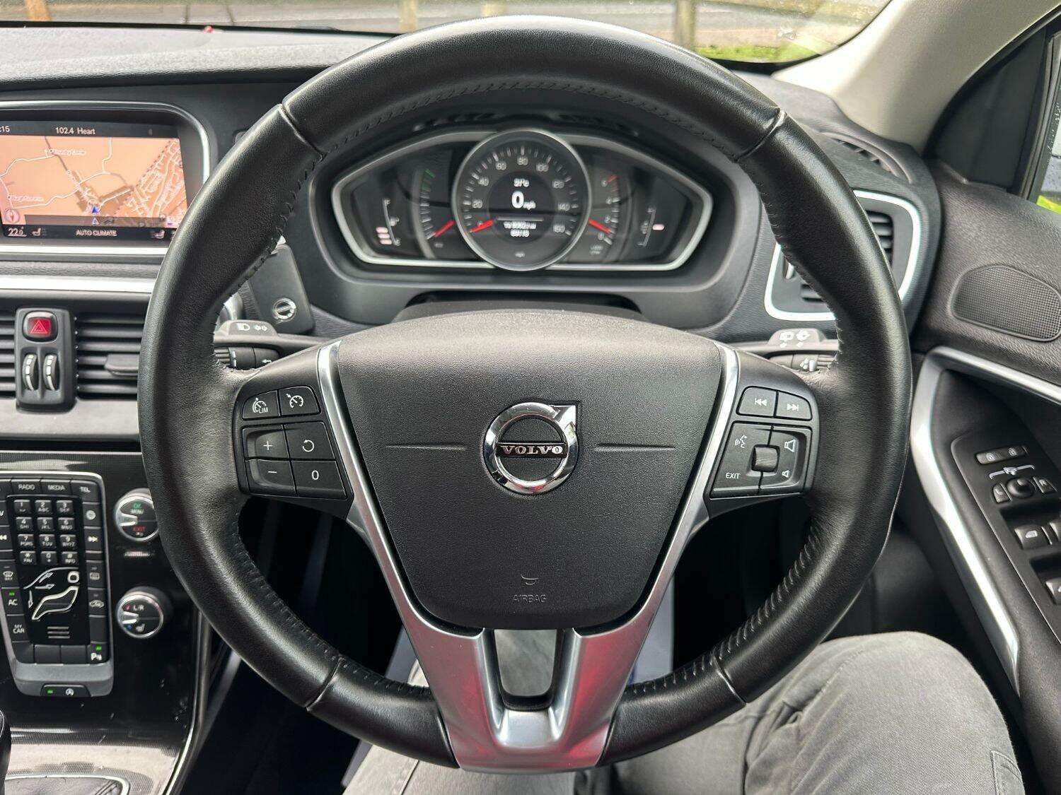 2017 VOLVO V40 2017 VOLVO V40