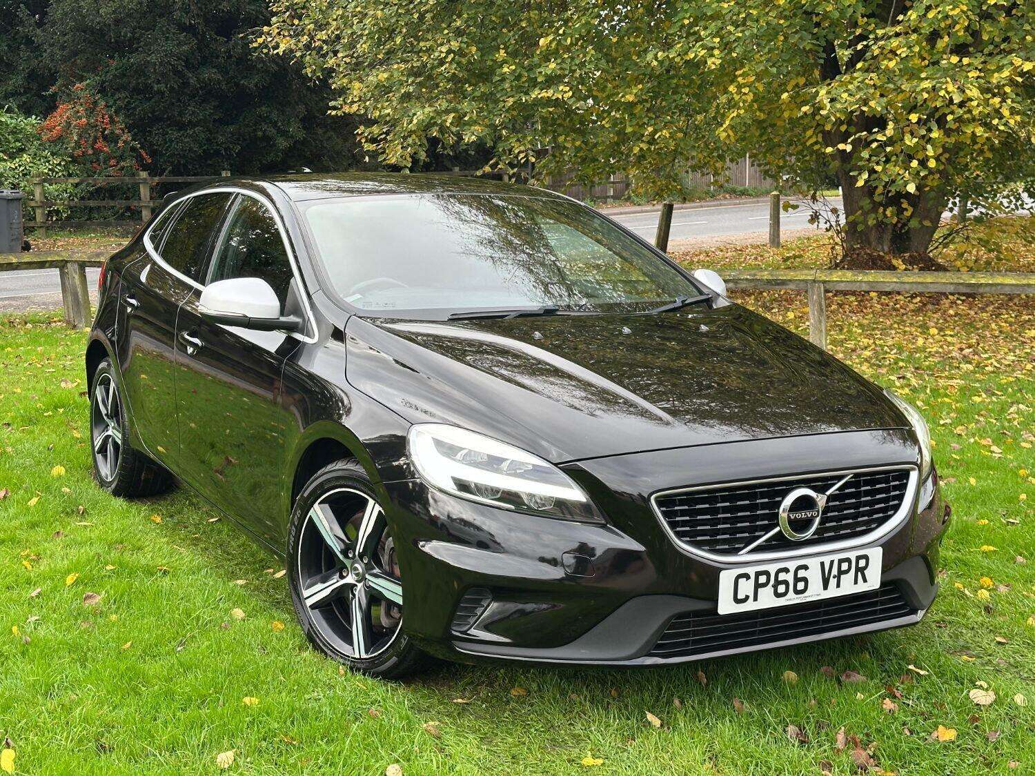 2017 VOLVO V40 2017 VOLVO V40