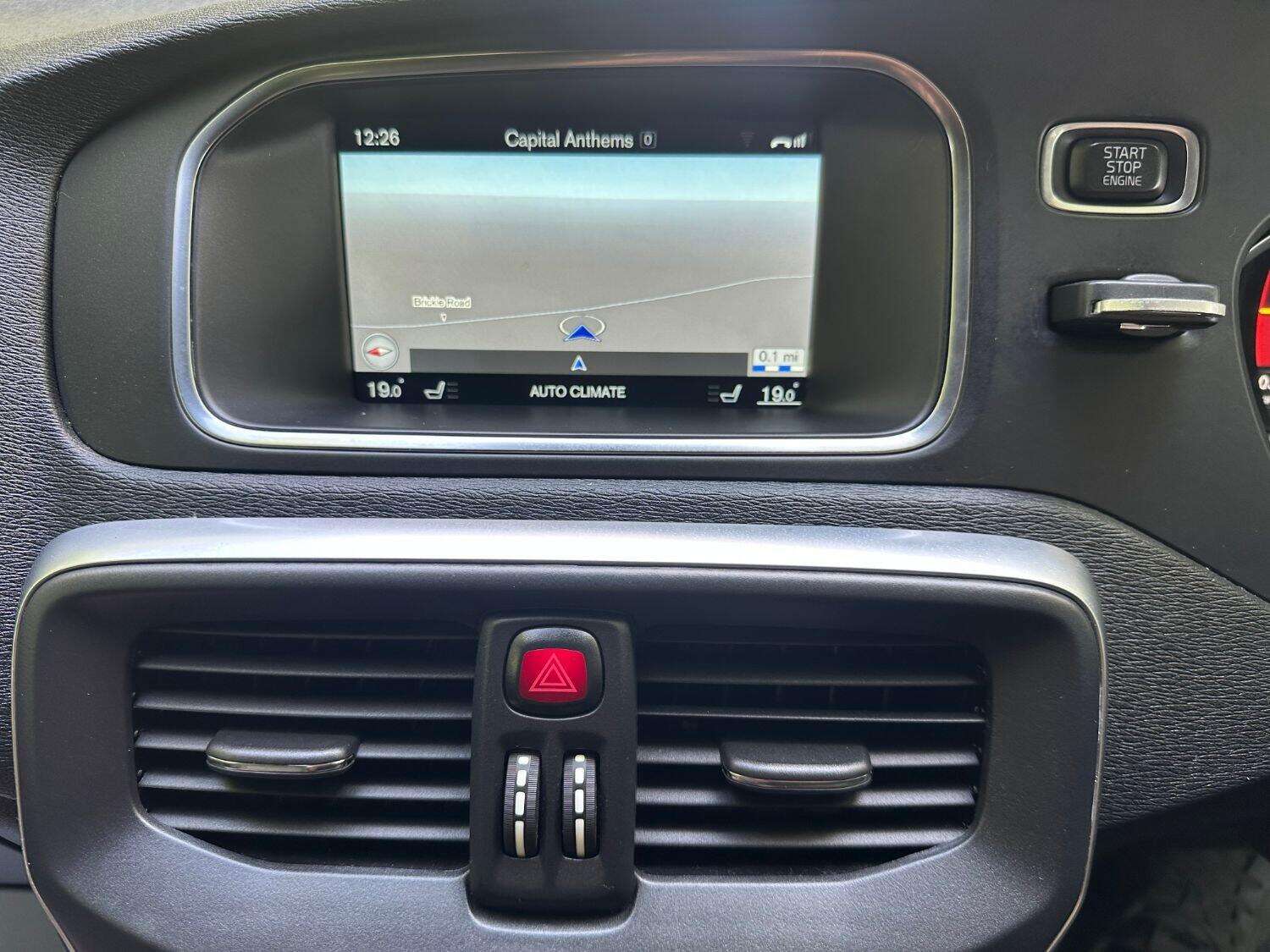 2016 VOLVO V40 2016 VOLVO V40