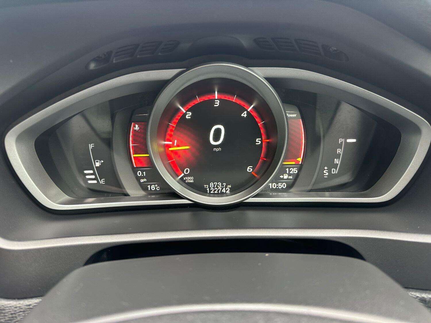 2017 VOLVO V40 2017 VOLVO V40